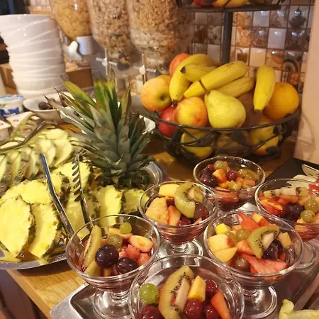 לינה וארוחת בוקר Maimare 3*